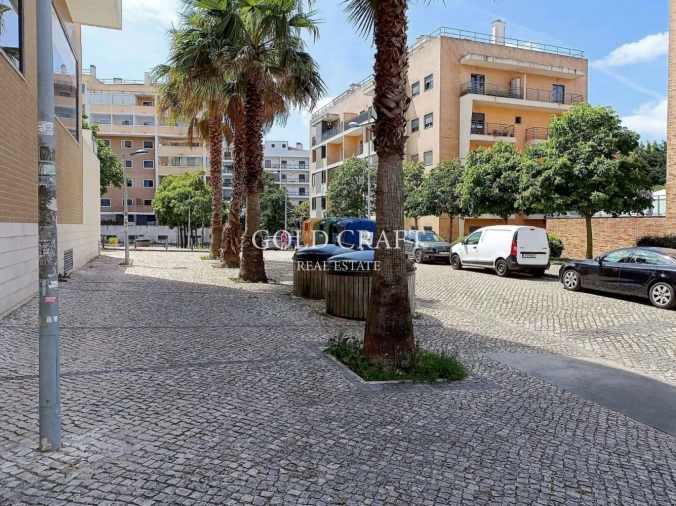 Loja para Arrendamento em Mina de Água Foto 13