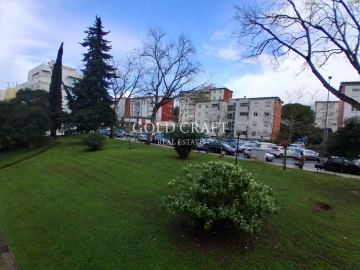 Apartamento T2 para Venda em Oeiras e São Julião da Barra, Paço de Arcos e Caxias