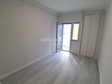 Apartamento T2 para Venda em Oeiras e São Julião da Barra, Paço de Arcos e Caxias