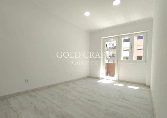 Apartamento T2 para Venda em Benfica Foto 4