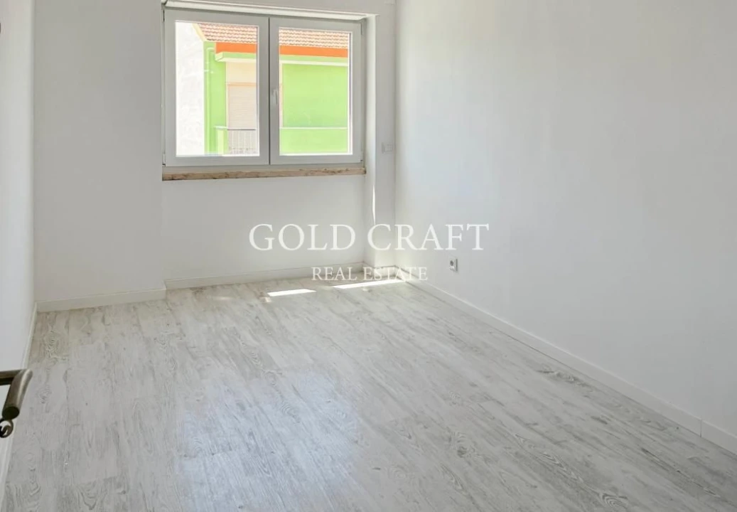 Apartamento T2 para Venda em Benfica Foto 3