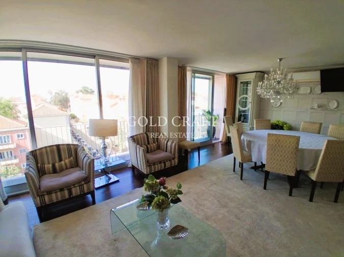 Apartamento T7 para Venda em Alvalade Foto 3