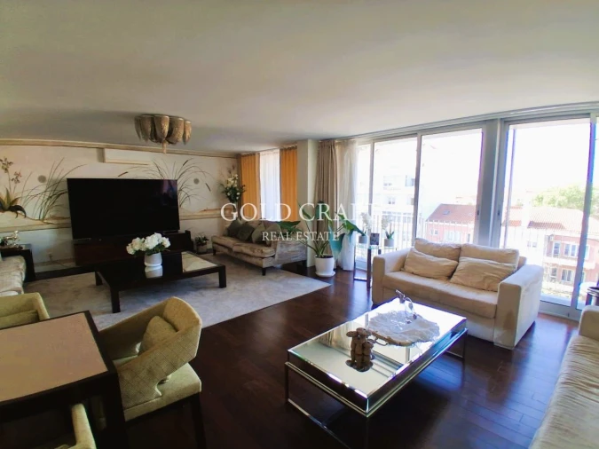 Apartamento T7 para Venda em Alvalade Foto 2