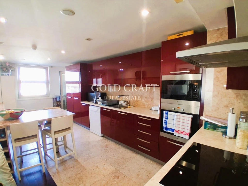 Apartamento T7 para Venda em Alvalade Foto 9