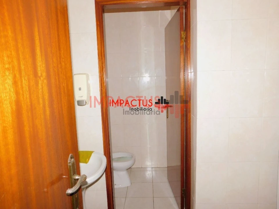 Loja para Venda em Coronado (São Romão e São Mamede) Foto 10