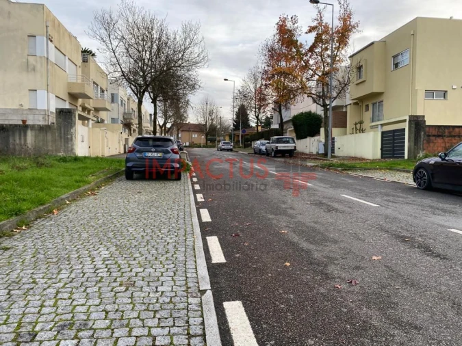 Terreno para Venda em Castêlo da Maia Foto 12