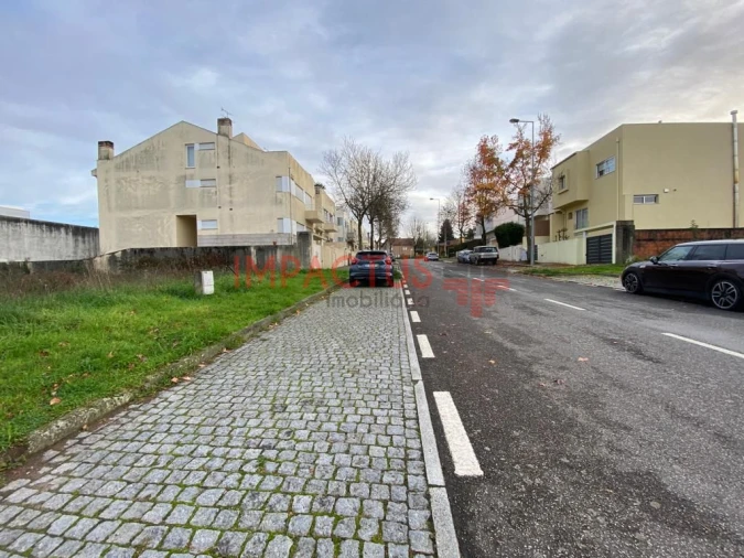 Terreno para Venda em Castêlo da Maia Foto 13