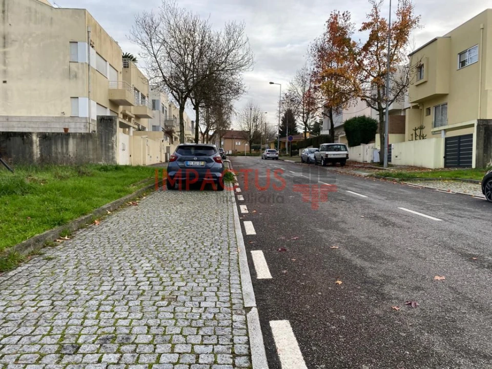 Terreno para Venda em Castêlo da Maia Foto 14