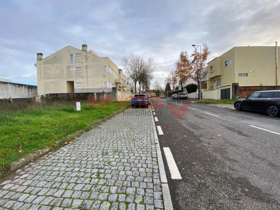 Terreno para Venda em Castêlo da Maia Foto 13