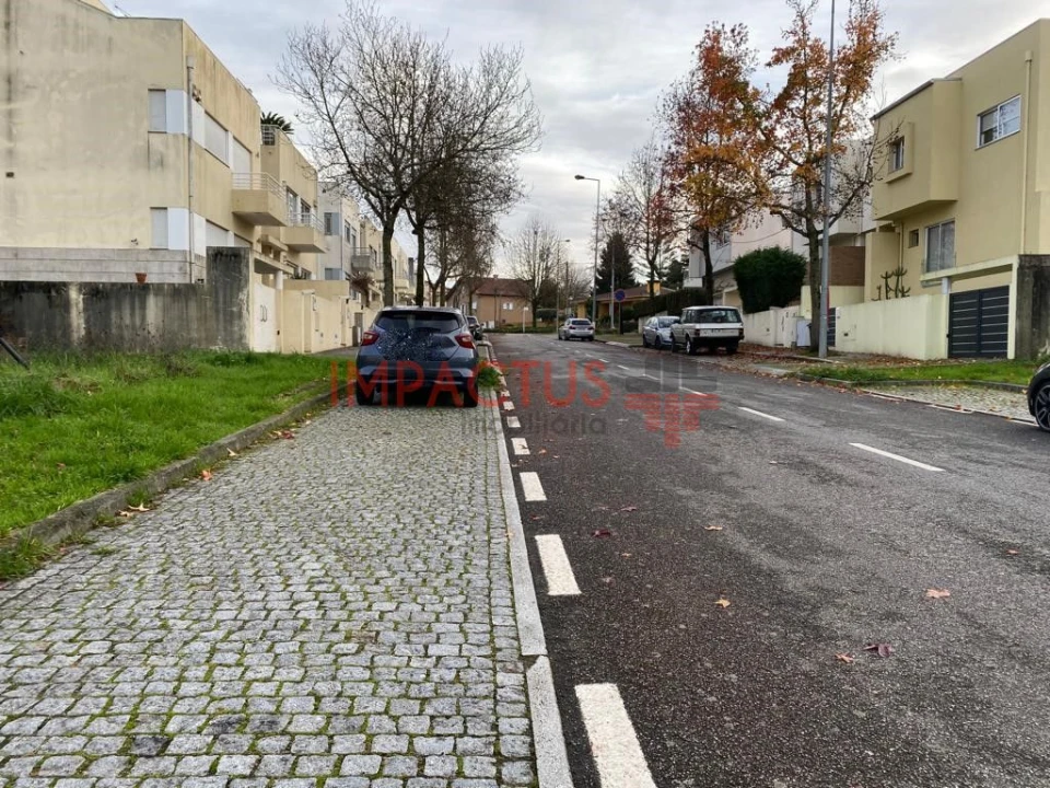 Terreno para Venda em Castêlo da Maia Foto 13