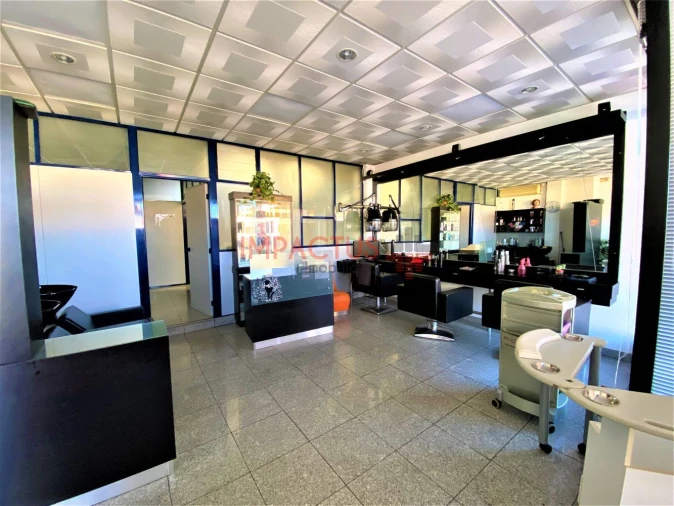 Loja para Arrendamento em Coronado (São Romão e São Mamede) Foto 1