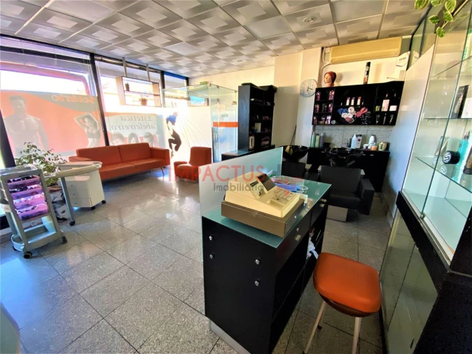 Loja para Arrendamento em Coronado (São Romão e São Mamede) Foto 2