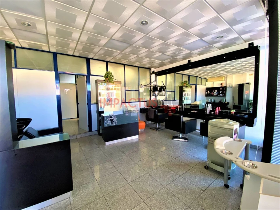 Loja para Arrendamento em Coronado (São Romão e São Mamede) Foto 9