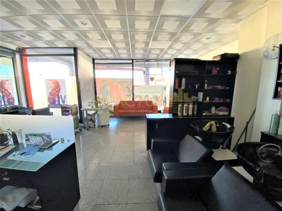 Loja para Arrendamento em Coronado (São Romão e São Mamede) Foto 7