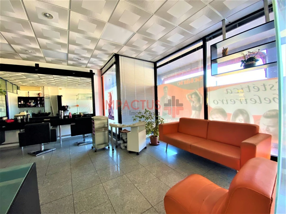 Loja para Arrendamento em Coronado (São Romão e São Mamede) Foto 5