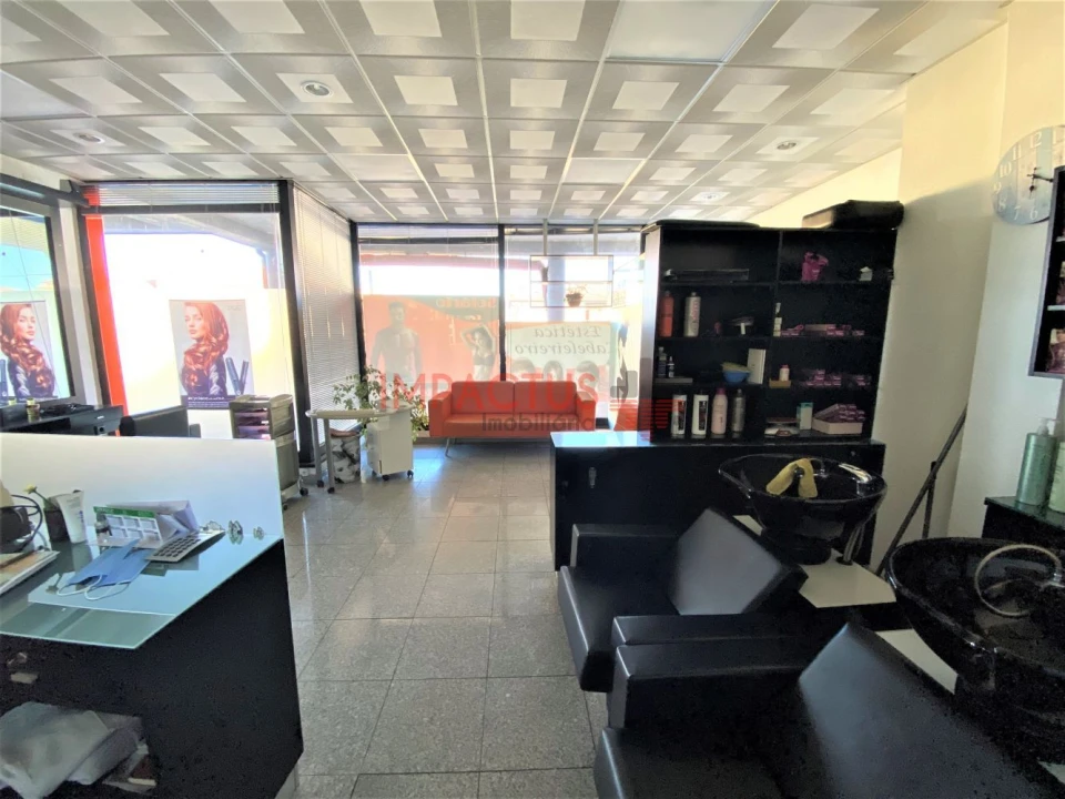 Loja para Arrendamento em Coronado (São Romão e São Mamede) Foto 7