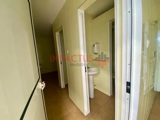 Loja para Arrendamento em Bougado (São Martinho e Santiago) Foto 6