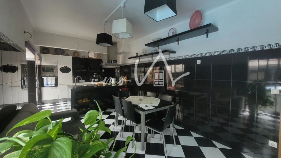 Moradia T4 para Venda em Tavarede Foto 6