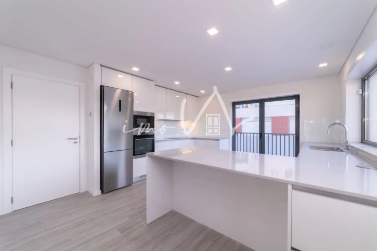 Moradia T4 para Venda em Tavarede Foto 17