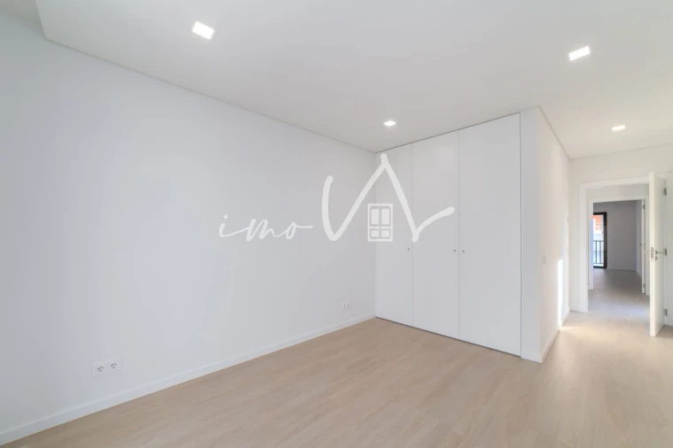 Moradia T4 para Venda em Tavarede Foto 21