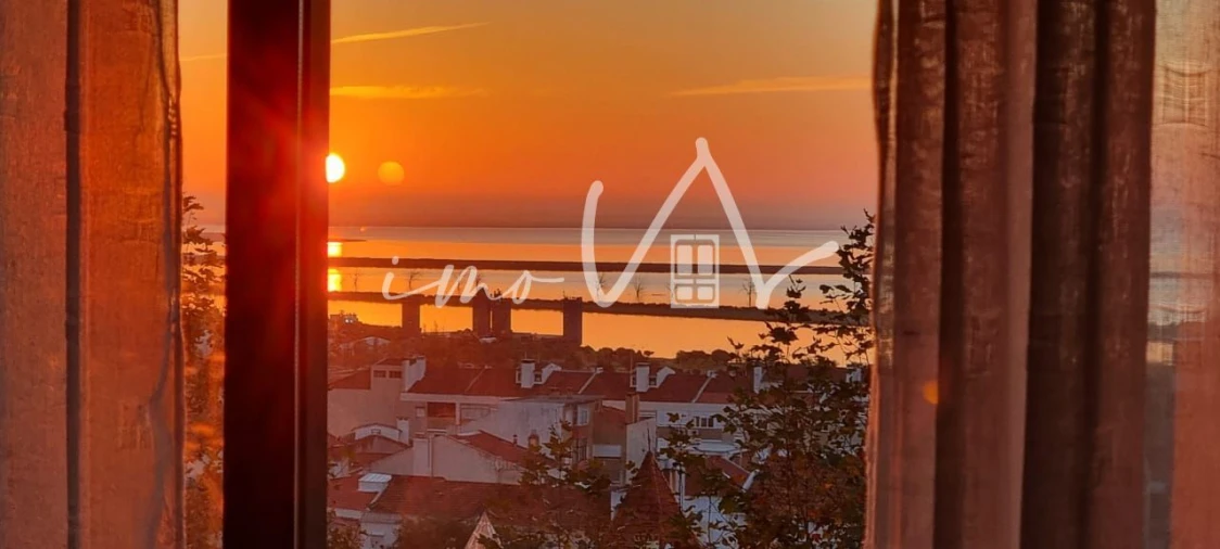 Apartamento T3 para Venda em Póvoa de Santa Iria e Forte da Casa Foto 1