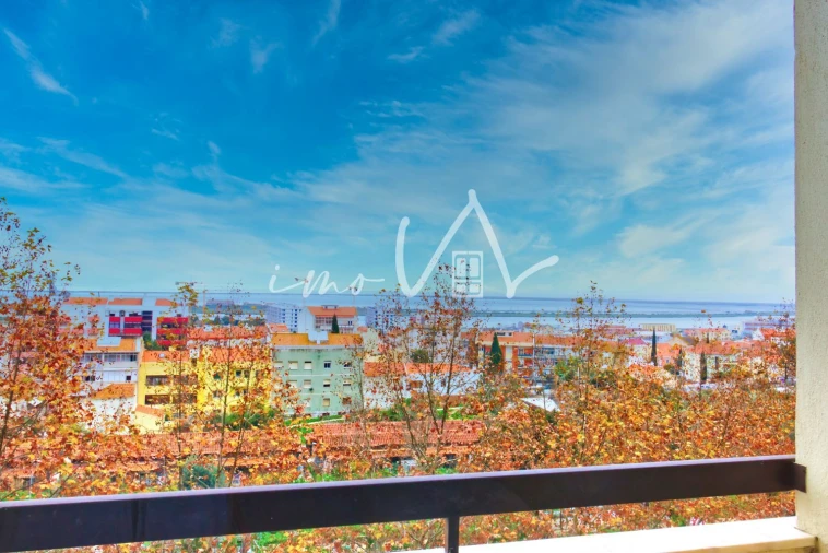 Apartamento T3 para Venda em Póvoa de Santa Iria e Forte da Casa Foto 4