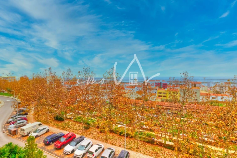 Apartamento T3 para Venda em Póvoa de Santa Iria e Forte da Casa Foto 3