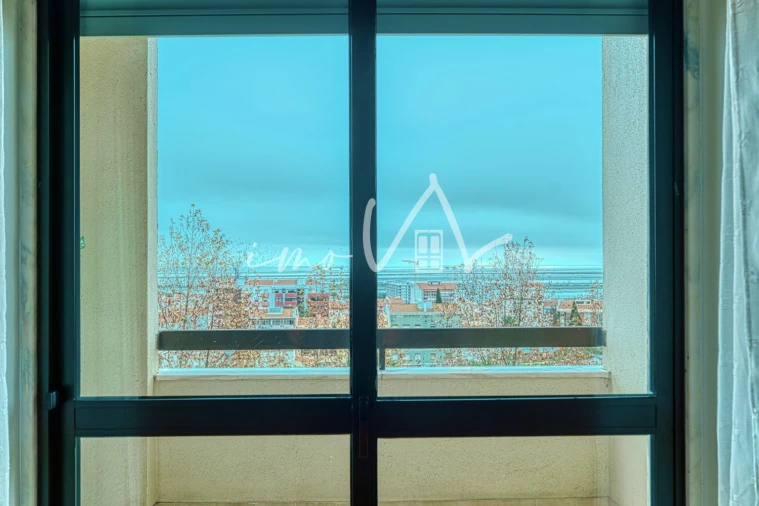 Apartamento T3 para Venda em Póvoa de Santa Iria e Forte da Casa Foto 24