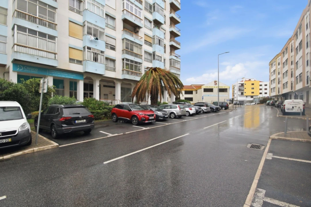 Apartamento T4 para Venda em Algueirão-Mem Martins Foto 32