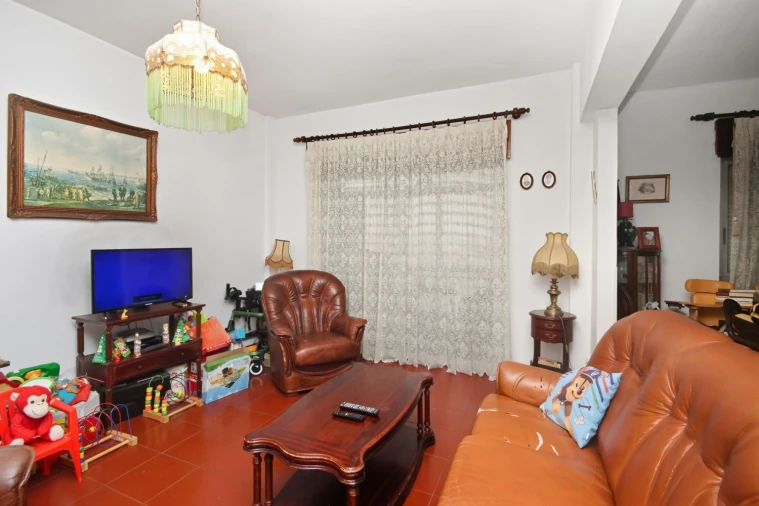 Apartamento T4 para Venda em Algueirão-Mem Martins Foto 1