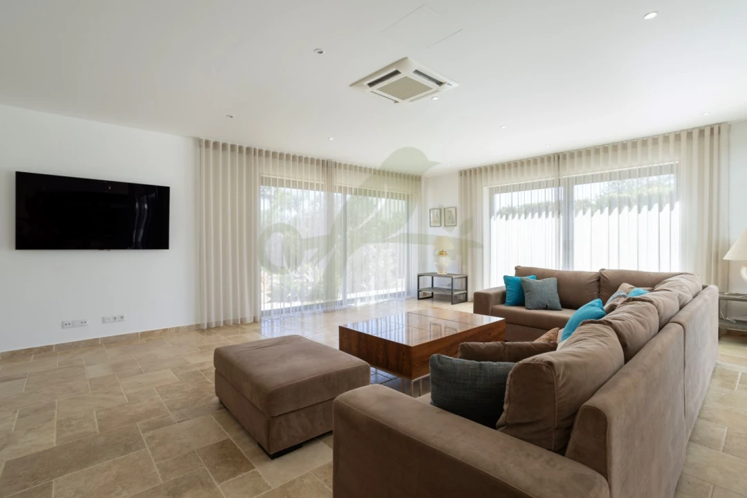 Moradia T4 para Venda em Quelfes Foto 9