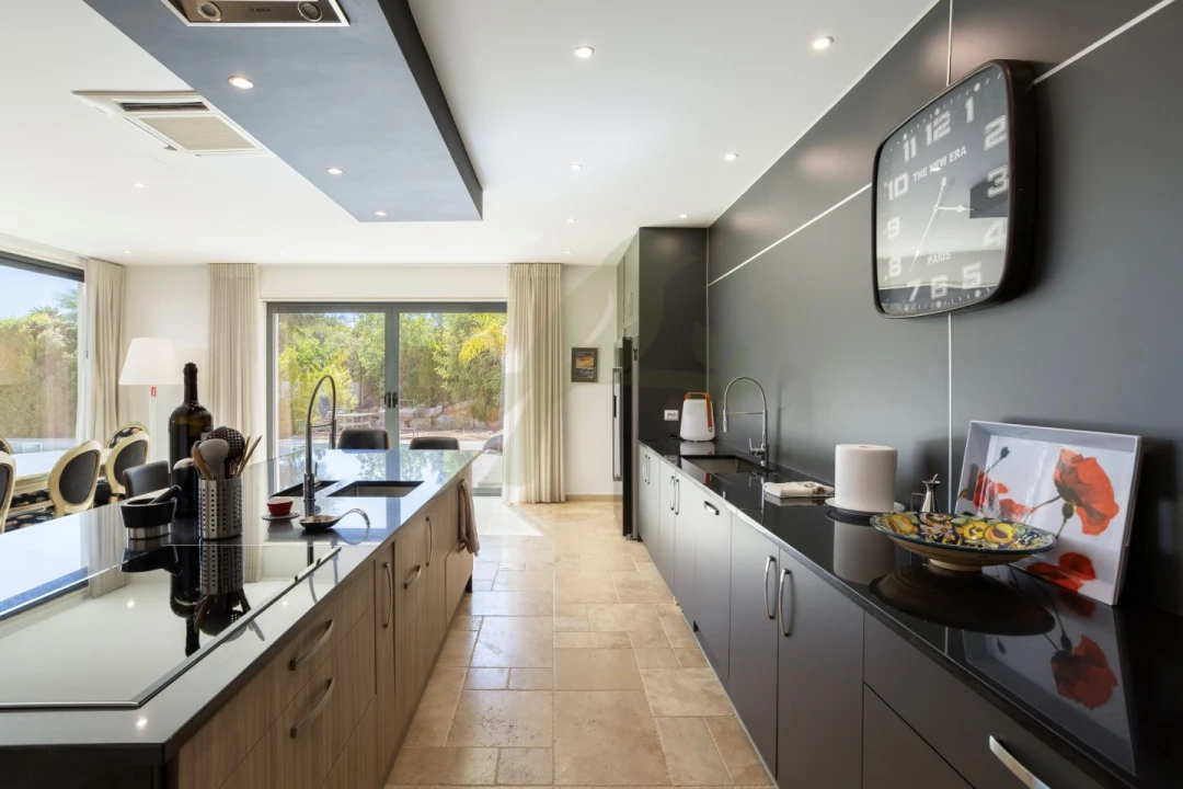 Moradia T4 para Venda em Quelfes Foto 16