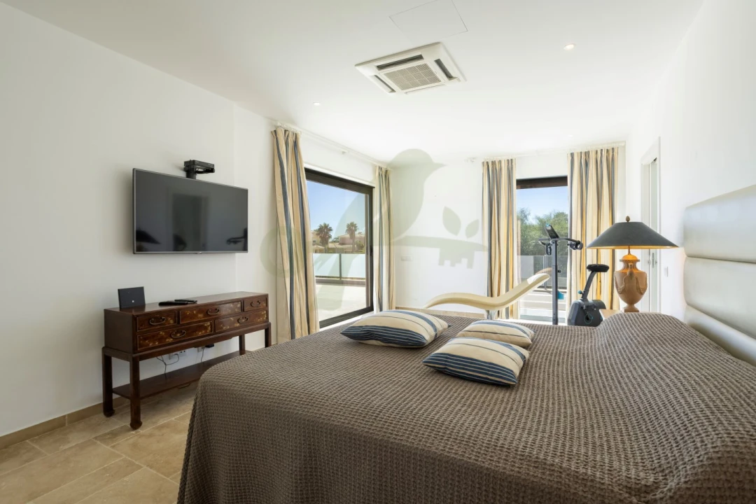 Moradia T4 para Venda em Quelfes Foto 22