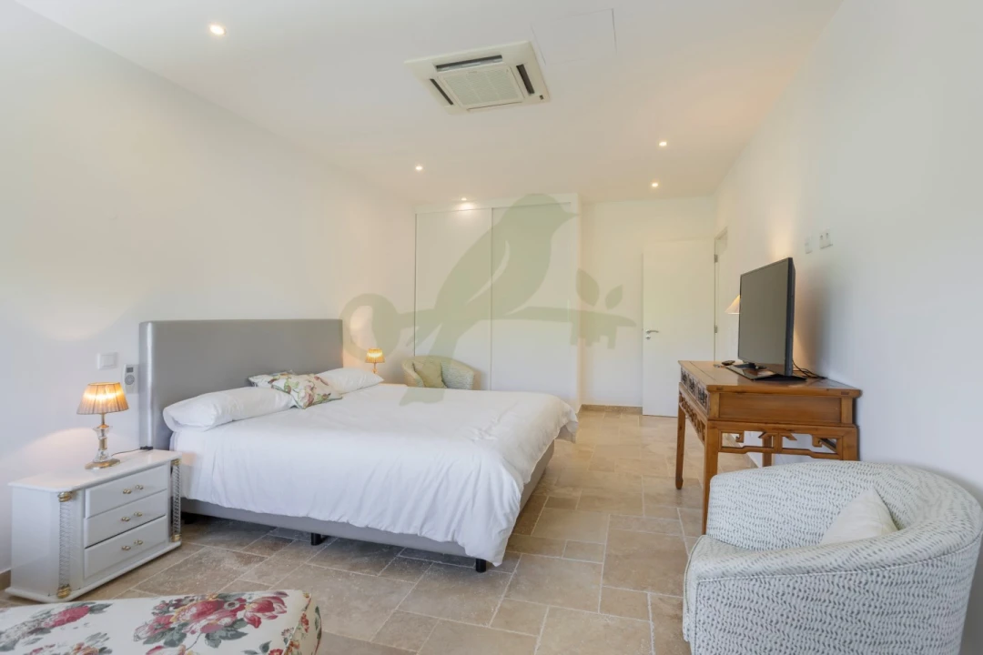 Moradia T4 para Venda em Quelfes Foto 26