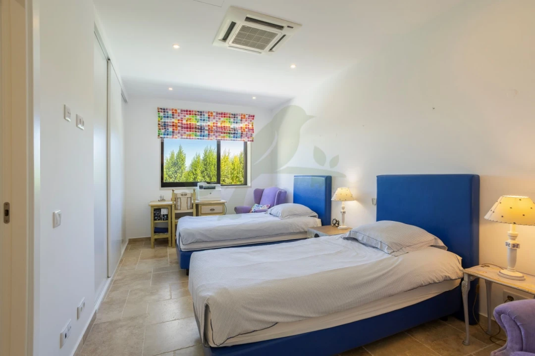 Moradia T4 para Venda em Quelfes Foto 27