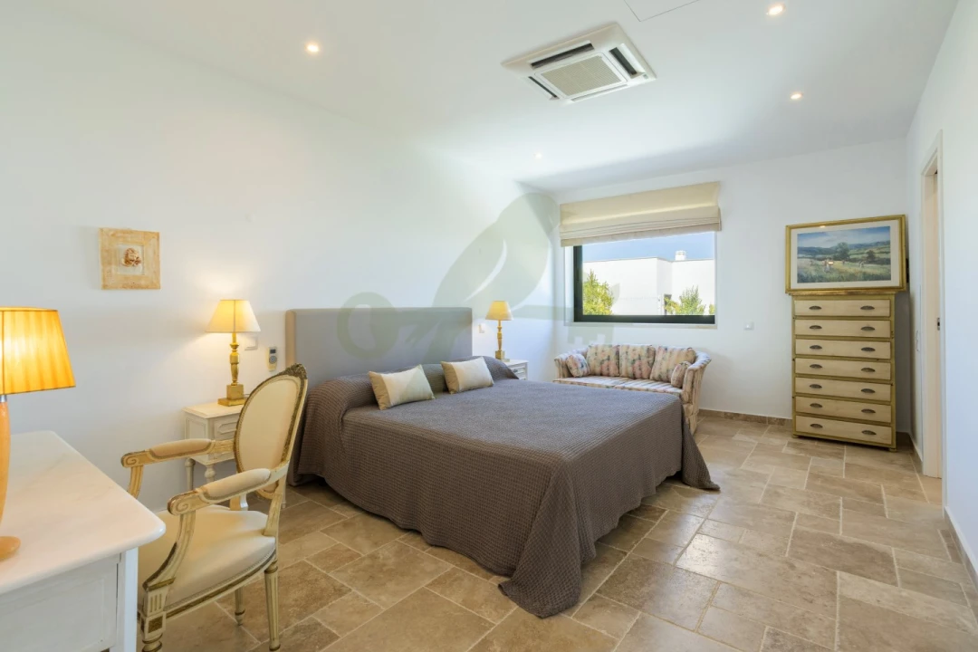 Moradia T4 para Venda em Quelfes Foto 29