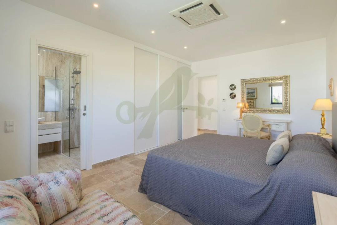 Moradia T4 para Venda em Quelfes Foto 30