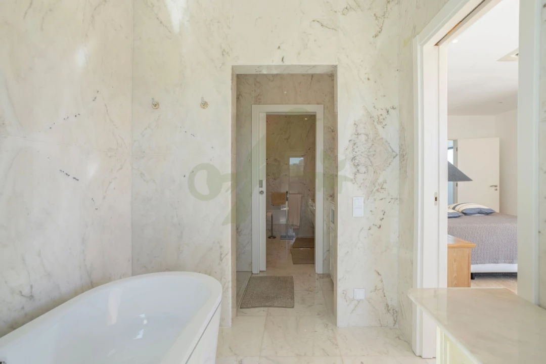 Moradia T4 para Venda em Quelfes Foto 32