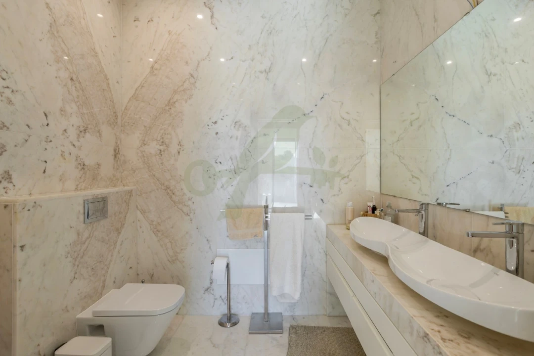 Moradia T4 para Venda em Quelfes Foto 33