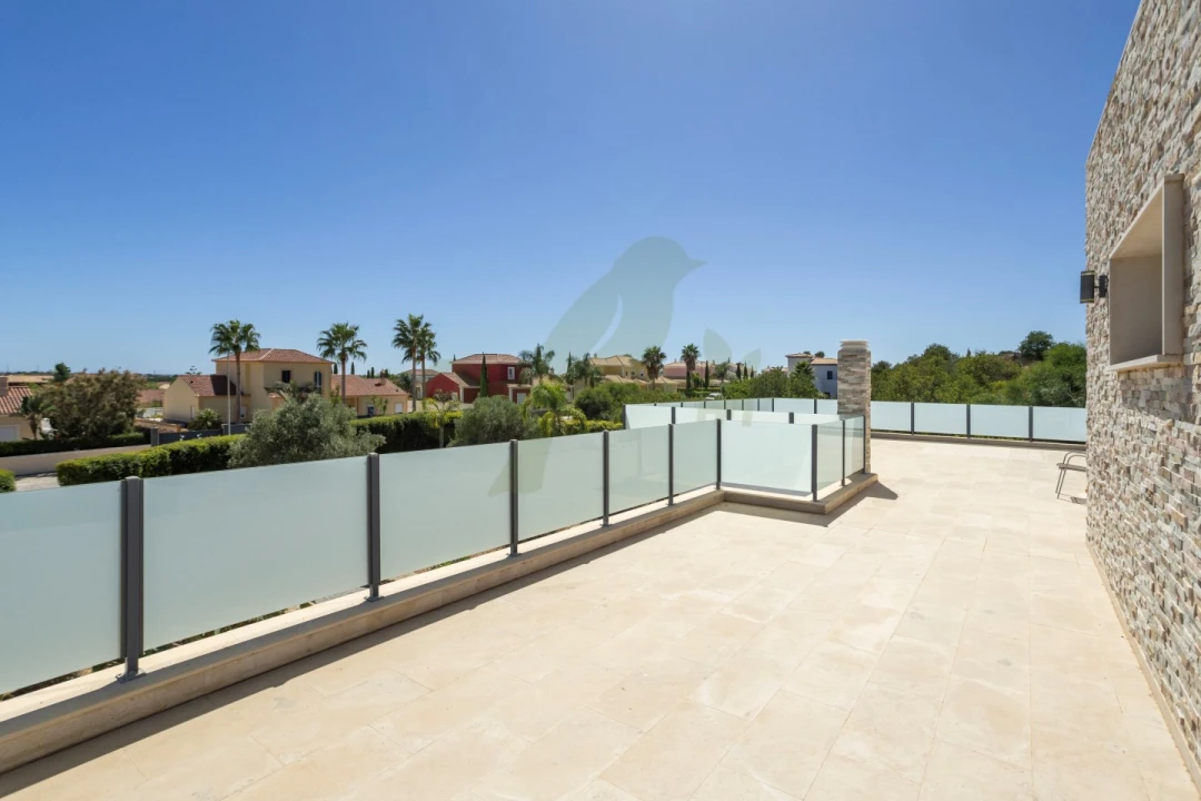 Moradia T4 para Venda em Quelfes Foto 39