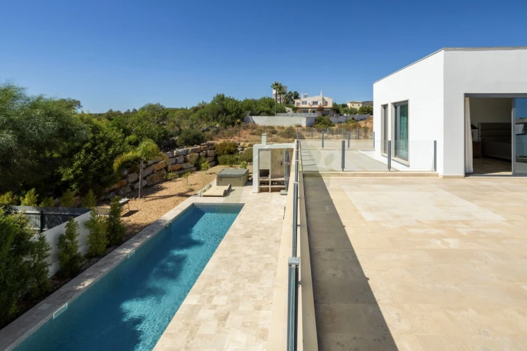 Moradia T4 para Venda em Quelfes