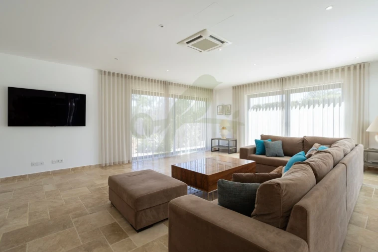 Moradia T4 para Venda em Quelfes Foto 9