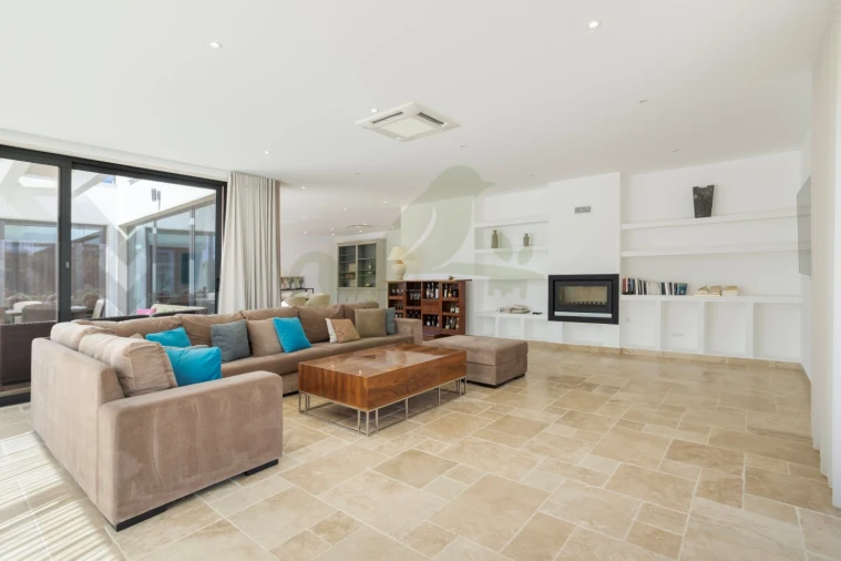 Moradia T4 para Venda em Quelfes Foto 11