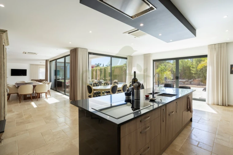 Moradia T4 para Venda em Quelfes Foto 17