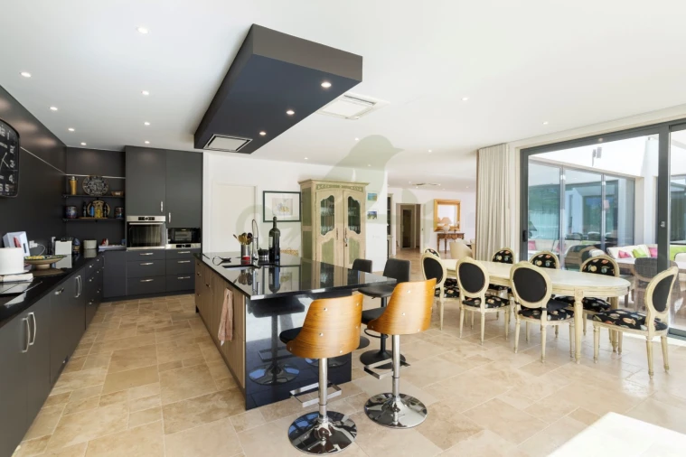 Moradia T4 para Venda em Quelfes Foto 18