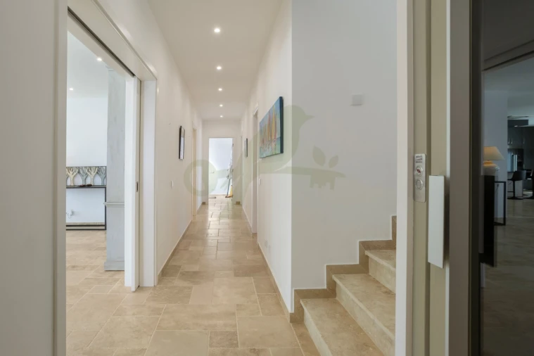 Moradia T4 para Venda em Quelfes Foto 19