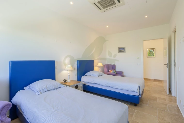 Moradia T4 para Venda em Quelfes Foto 28