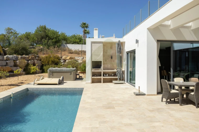 Moradia T4 para Venda em Quelfes Foto 43