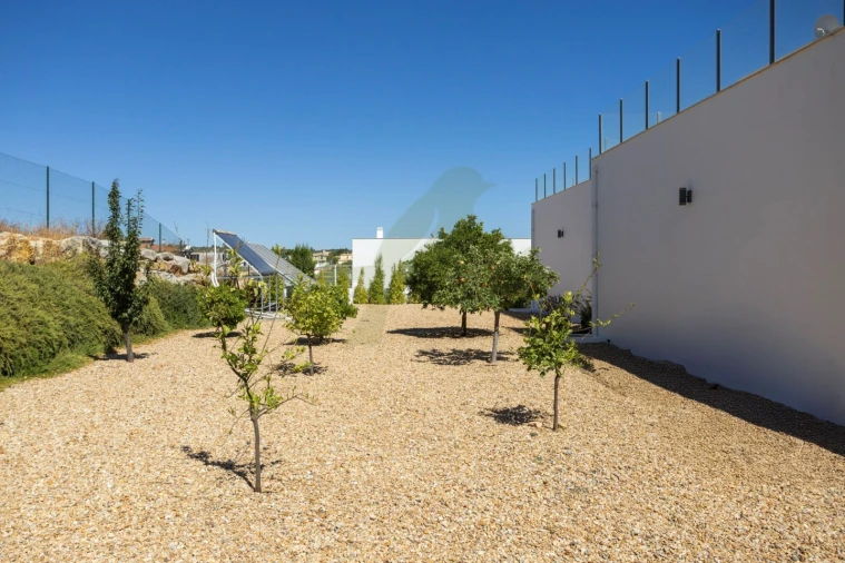 Moradia T4 para Venda em Quelfes Foto 45