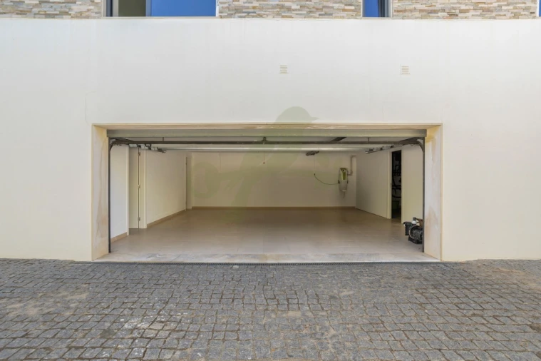 Moradia T4 para Venda em Quelfes Foto 47